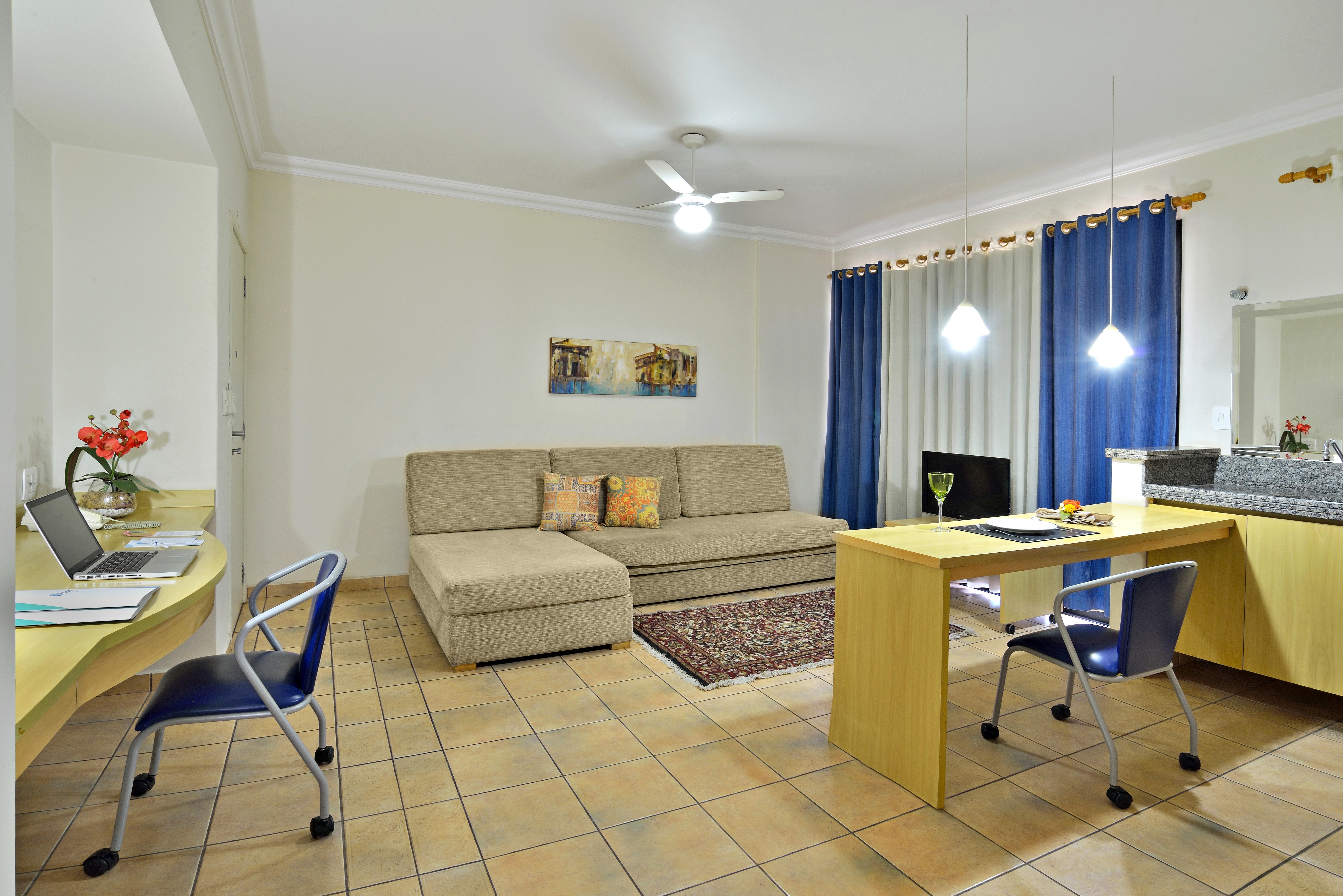 Plaza Flat Hotel 4*