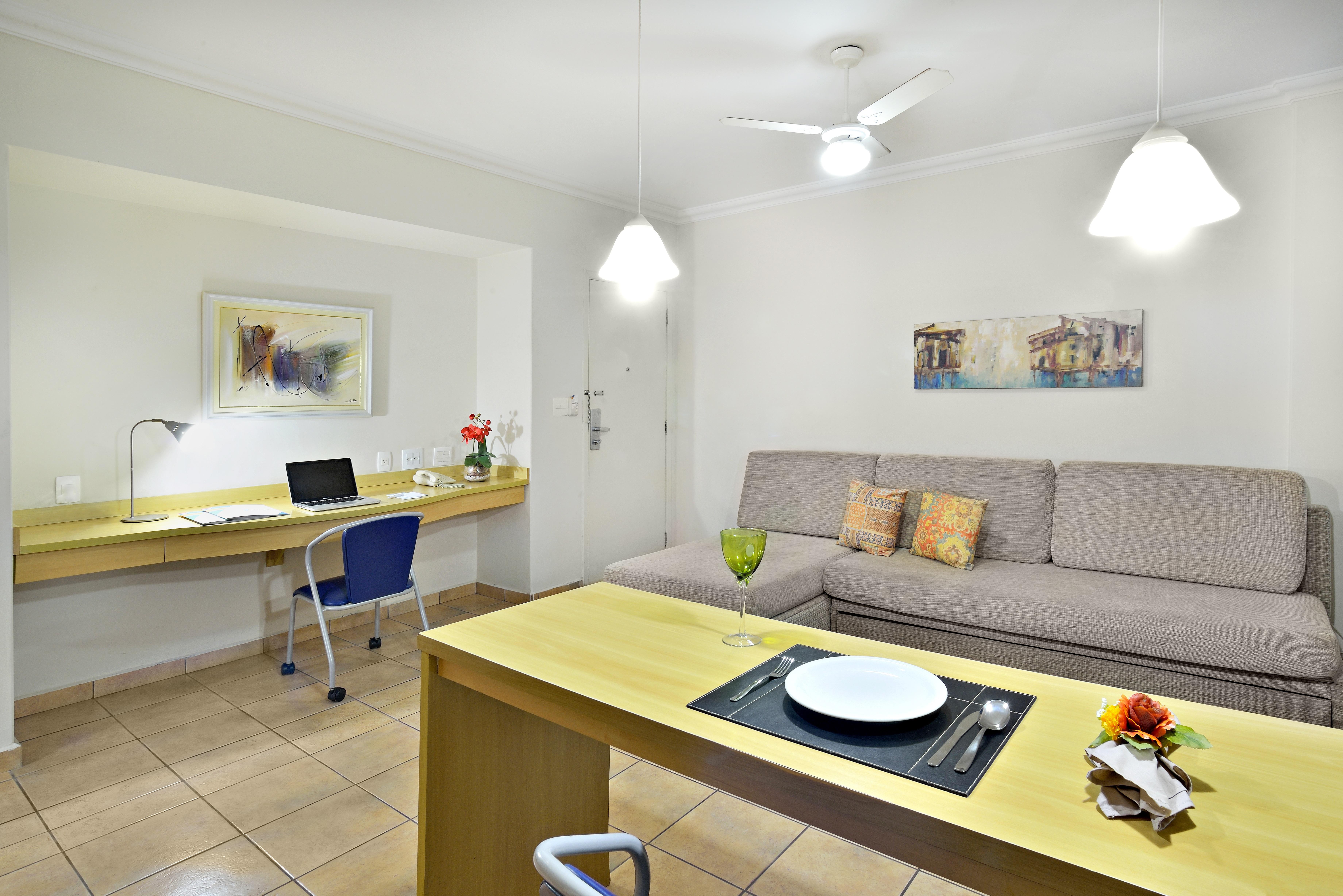 Plaza Flat 4*