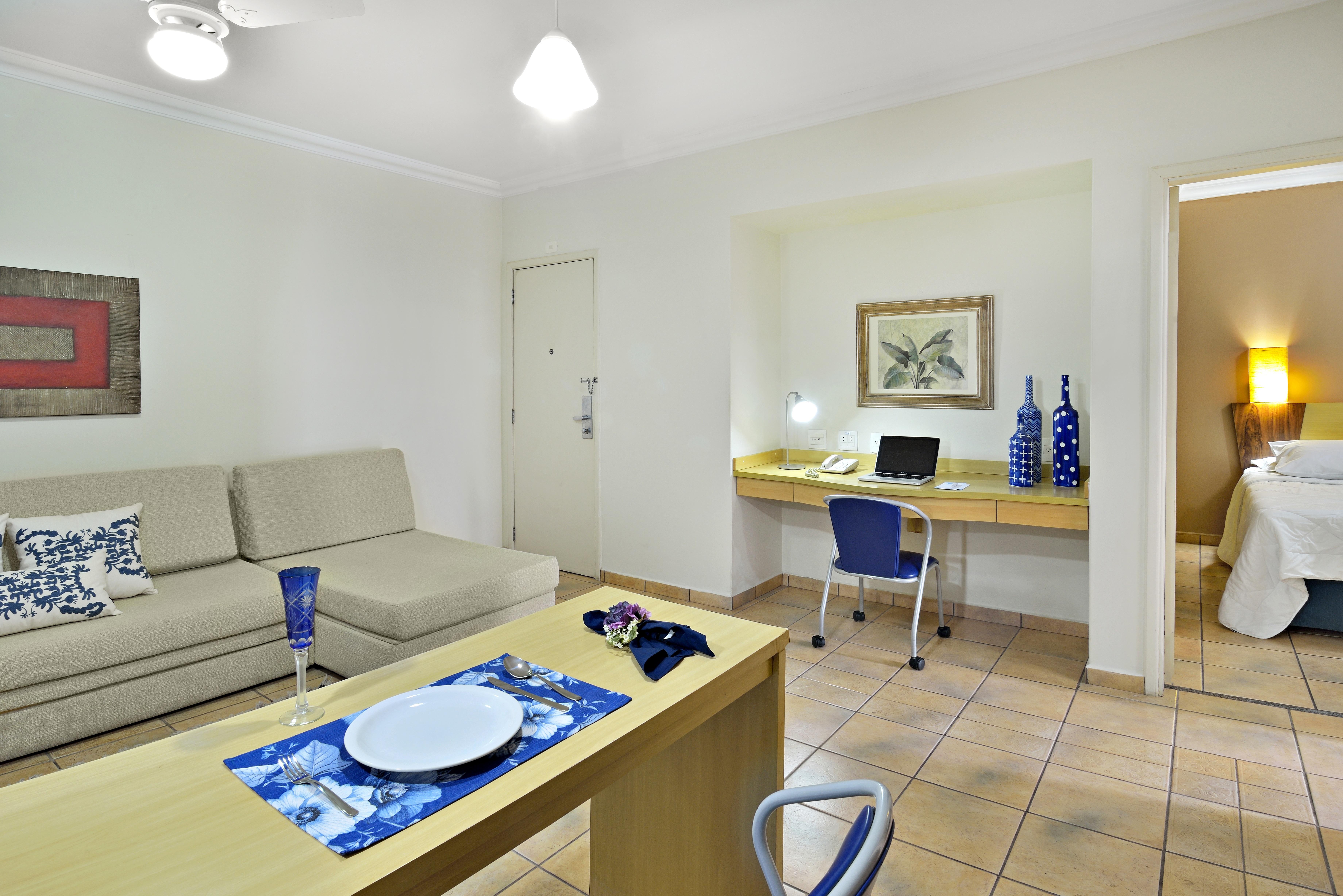 Plaza Flat 4*