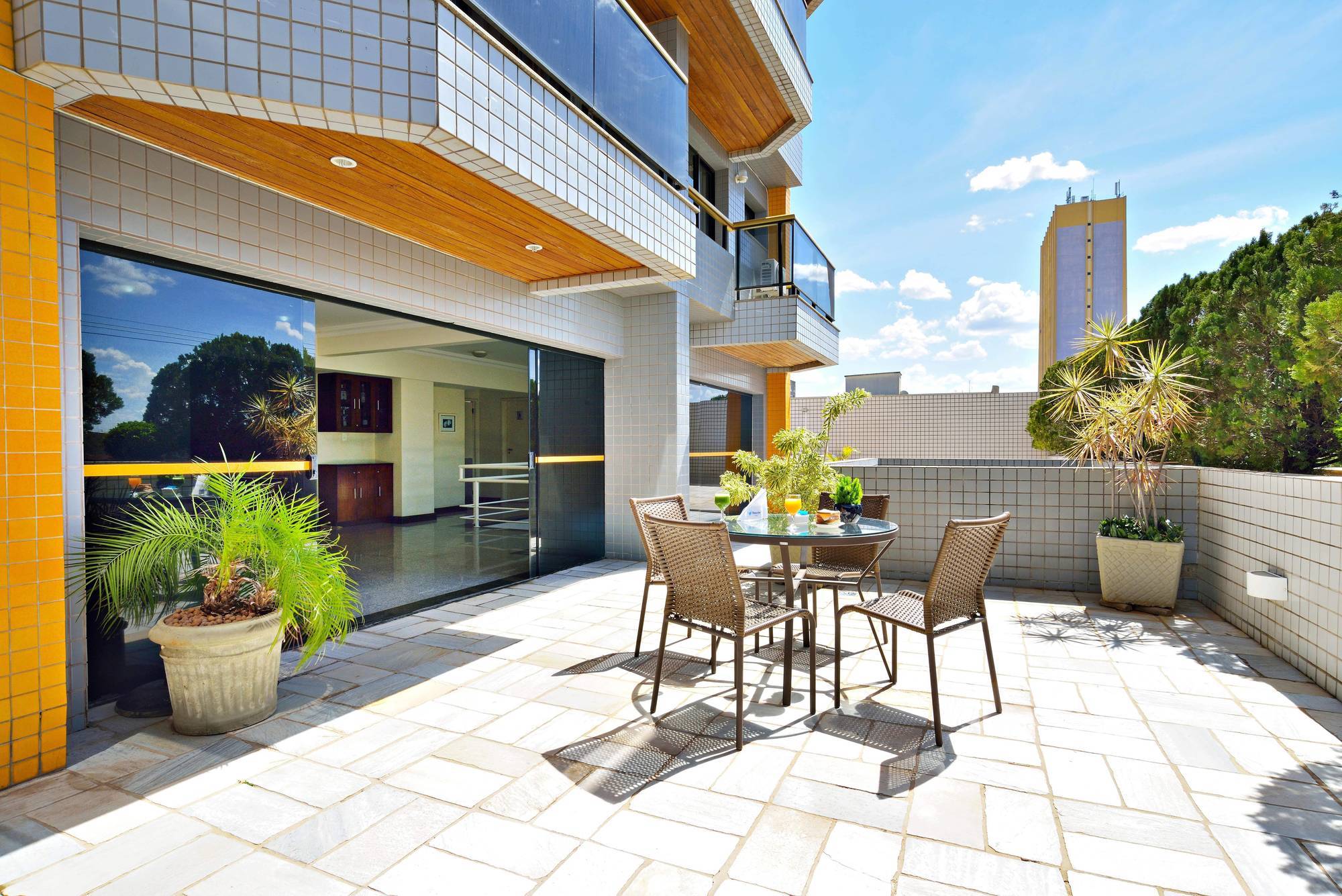 Plaza Flat Hotel 4*